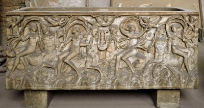 Roma sanatı: lahit, dans eden ve müzik çalan centaurların bir kortejini temsil eden alçak kabartmaları süslüyor. 3. yüzyılın sonu. Museo Nazionale Romano (o delle Terme), Roma by Roman