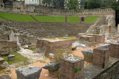 Roma sanatı: Roma tiyatrosunun görünümü (MÖ 1.), Trieste İtalya (fotoğraf) by Roman