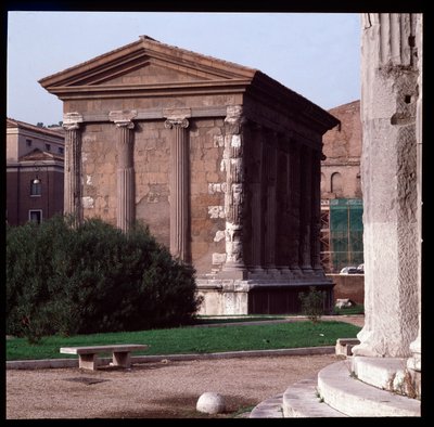 Roma sanatı: Portunus Tapınağı (erkekçe servet tapınağı), Boarium Forum arkeolojik alanı, MS 70-80, Roma, İtalya (Roma sanatı: Fortuna Virilis Tapınağı (Portunus) Roma