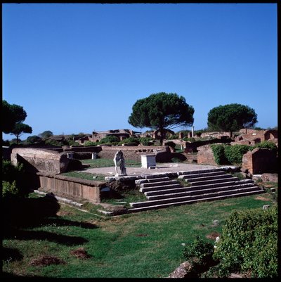 Roma sanatı: Herkül tapınağının kalıntılarının görünümü by Roman