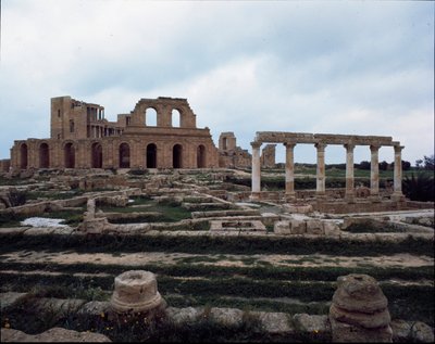 Roma tiyatrosu ve peristil evi, 2.-3. yüzyıl by Roman