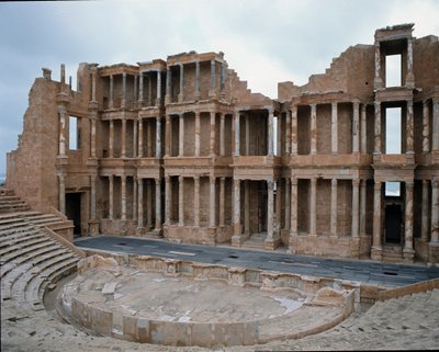 Roma tiyatrosunun sahnesi, 2.-3. yüzyıl by Roman