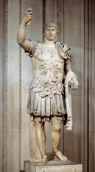 Roma İmparatoru Trajan Heykeli (Marcus Ulpius Traianus veya Traiano) (MS 53-117) ayakta, savaş gemisi. MS 108 civarında. Güneş 2 m Paris, Louvre Müzesi by Roman