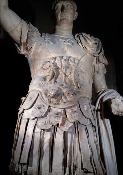 Roma İmparatoru Trajan Heykeli (Marcus Ulpius Traianus veya Traiano) (MS 53-117) ayakta, savaş gemisi. İmparator Domitian