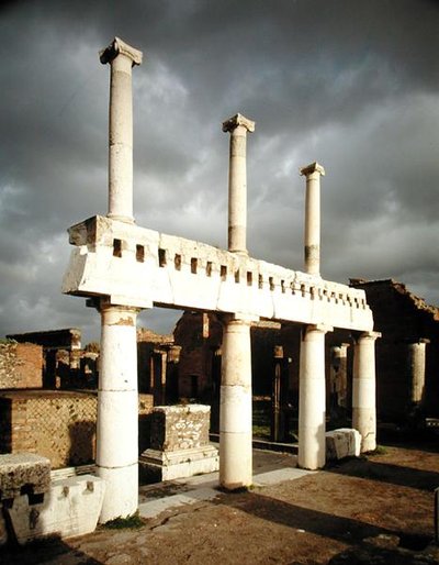 Forumun portikosunun görünümü by Roman