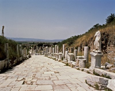 Küretler sokağının Celsus kütüphanesine doğru görünümü. by Roman