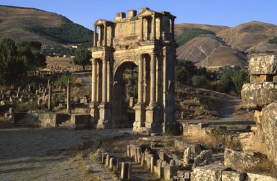 İmparator Caracalla onuruna inşa edilen zafer takı, Yüksek İmparatorluk Dönemi (MÖ 27-395) by Roman Imperial Period