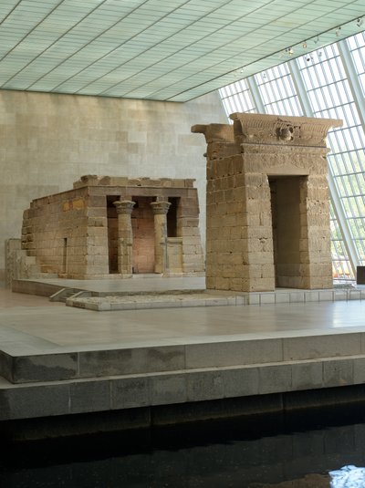 Dendur Tapınağı, yaklaşık MÖ 10 (eolian kumtaşı) by Roman Period Egyptian