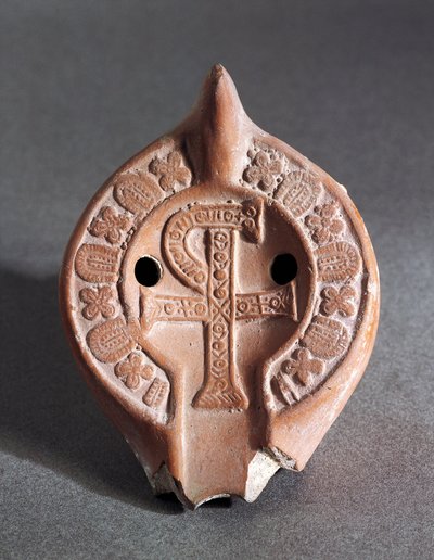 Chi-Rho, pişmiş toprak ile dekore edilmiş lamba by Roman Roman