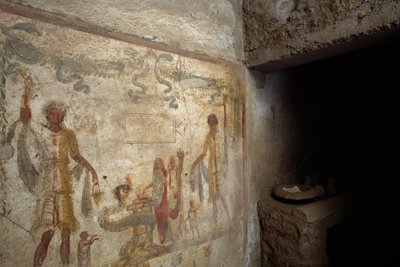 Mutfağın girişine yakın Lararium'u tasvir eden fresk, Caius Julius Polybius'un Evi, Pompeii (UNESCO Dünya Mirası Listesi) by Roman Roman