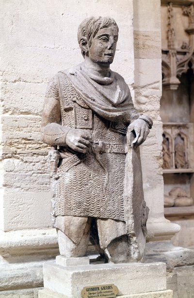 Roma İmparatorluğu altında Galyalı savaşçı (Roma tarzında giyinmiş), Lapidaire Müzesi, Avignon. by Roman Roman