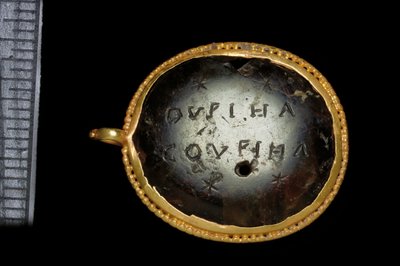 Büyülü kolye, MS 3. - 4. yüzyıl (altın ve kediotu) by Roman Roman