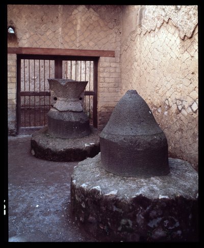 Buğday için değirmen taşı, pistrinum (fırın), MÖ 5. yy - MS 1. yy by Roman Roman