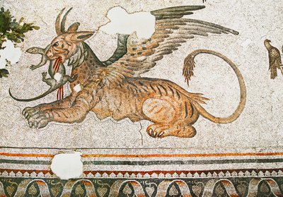 Kertenkele yiyen bir Kaplan-Griffon'u betimleyen mozaik, Arasta Çarşısı, Sultan Ahmet Camii, İstanbul. by Roman Roman