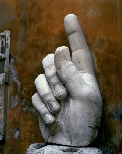 Sağ el, Konstantin Heykeli