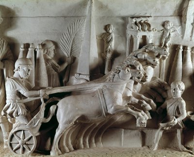 Roma sanatı: Dört atlı arabayı temsil eden yontulmuş kabartma, dört atın çektiği araba. Roma Antik Eserleri Müzesi, Roma by Roman Roman