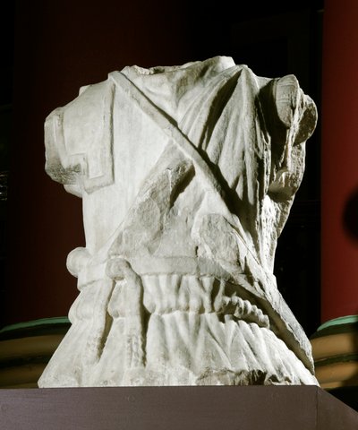Bir süvari (mermer) heykeli gövdesi (ayrıca bkz. 371179) by Roman Roman