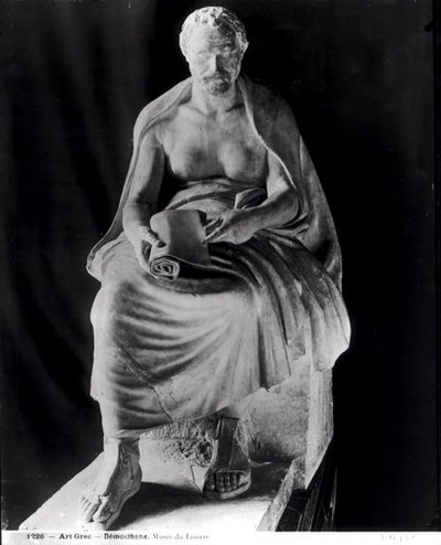 Oturan Filozof, başın Demosthenes olduğu düşünülen (MÖ 384-322) (daha sonra eklendi) villa Montalto-Negroni