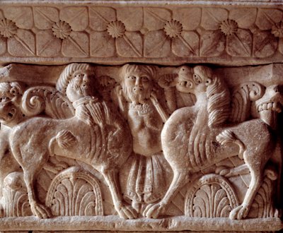Manastırın tribününde bir centaur ve bir aslan, oyma sermaye by Romanesque