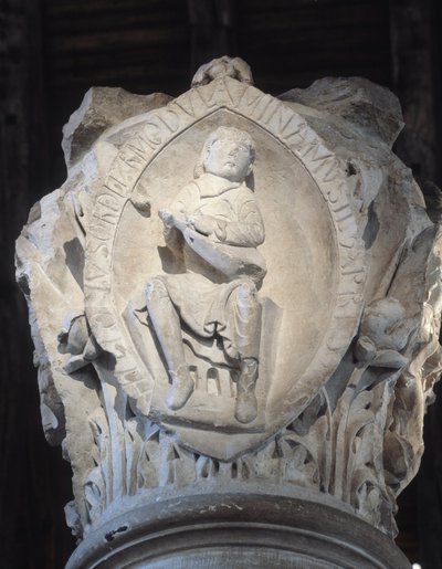 Gregoryen ilahisinin ilk tonunu temsil eden koronun başkenti (heykel by Romanesque