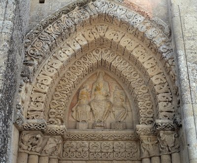 Aziz Paul ve Aziz Peter arasındaki ihtişamlı İsa, sahte portal (heykel by Romanesque