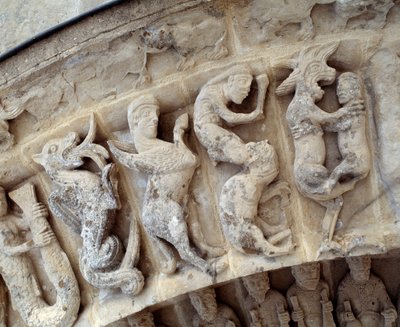 Güney portalının heykellerinden detay by Romanesque