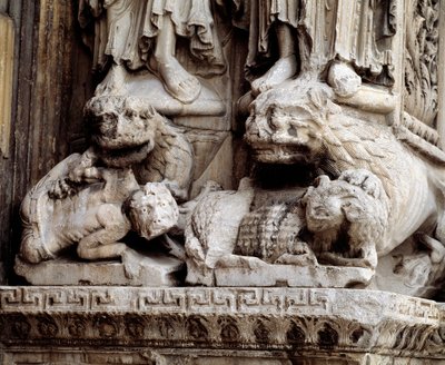 Canavarlar. Bir sütunun oyulmuş desteği by Romanesque