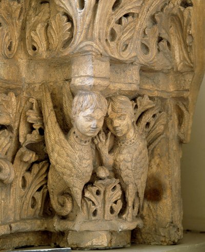 Üst kısım, Saint Loup de Naud Kilisesi