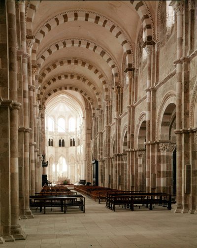 Vezelay Manastırı (89), Santa Maria Magdalene Bazilikası'nın nefi. 12. yüzyıl. by Romanesque