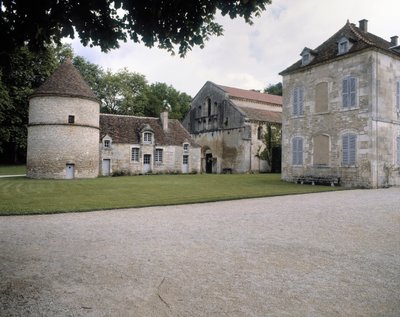 Dovecot, kilise ve başrahip konutunun görünümü by Romanesque