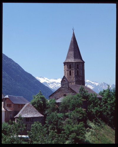 Romanesk kilisenin görünümü by Romanesque