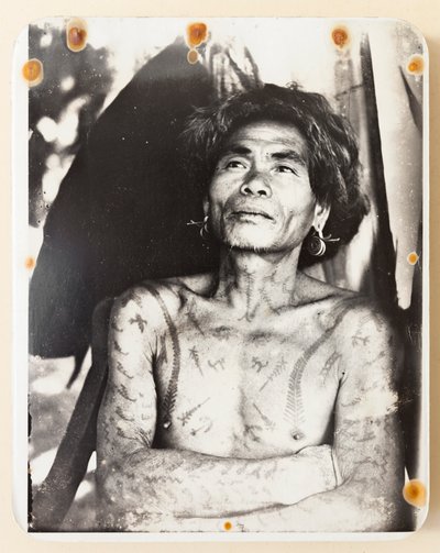 Kababuyan bölgesinden dövmeli bir Ifugao by Roy Barton