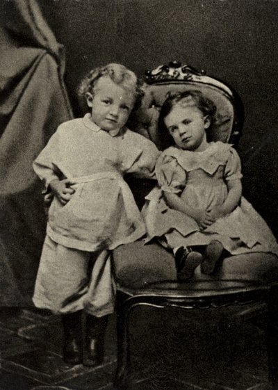 Dört yaşında Lenin ve kız kardeşi Olga, Simbirsk by Russian Photographer