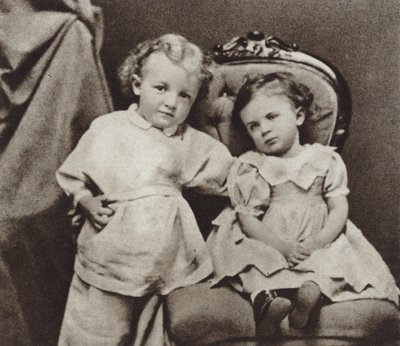 Dört yaşında Lenin ve kız kardeşi Olga, Simbirsk, 1874 by Russian Photographer