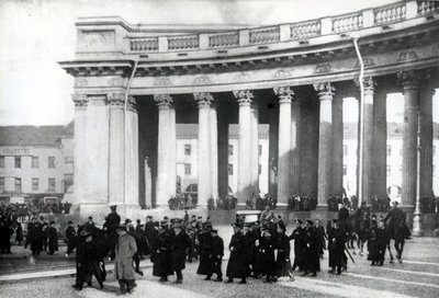 Öğrenci gösterisi, St Petersburg, 1905 by Russian Photographer