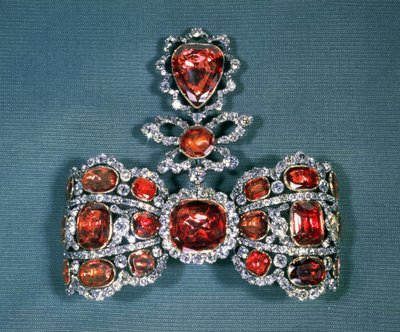 Pfisterer, 1764 (altın, gümüş, elmas ve spinel) parlak kesim elmas ve spinel ile fiyonk broş seti by Russian School