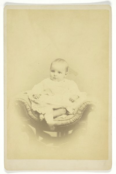 Oturan Bebeğin İsimsiz Portresi, 18501899. by S. A. Thomas