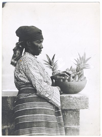 Günde 30 mil yürüyen Bayan Harding, 1920 dolayları (jelatin gümüş baskı) by S. W. and Co. Partridge