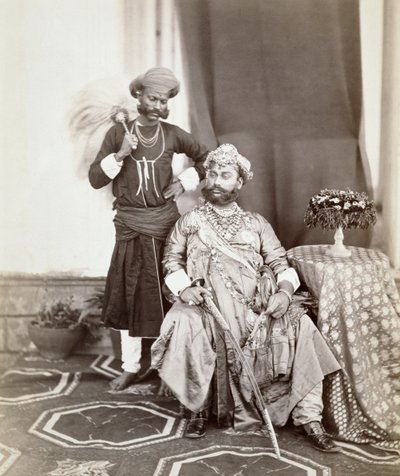 ಇಂದೋರ್‌ನ ಹಿಸ್ ಹೈನೆಸ್ ಮಹಾರಾಜ ತುಕೋಜಿ ರಾವ್ (1844-86) II ಮತ್ತು ಅಟೆಂಡೆಂಟ್, 1877 (ಆಲ್ಬುಮೆನ್ ಪ್ರಿಂಟ್) ಟರ್ಕ್ by S. and Shepherd, C. Bourne