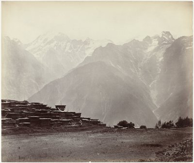 Arka planda Himalayalar ile Chini