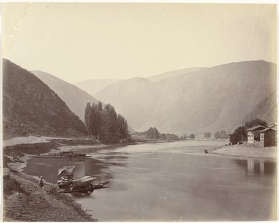 Riviergezicht nabij Baramulla, Hindistan Baramula, nehrin aşağısına bakın (orijinal başlık) by Samuel Bourne (signed by artist)