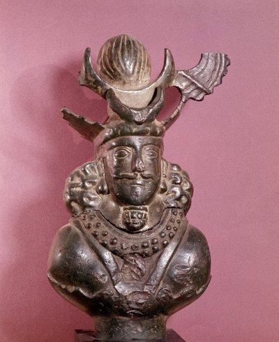 Bronz bir Sasani kralının büstü, saç modeli ay kruvasanları tarafından desteklenen küre ile kraliyet kıyafeti giyiyor. 6-7 yüzyıl. E. Borowski Koleksiyonu by Sasanian School