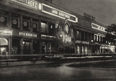 Berlin: Augusta Viktoria-Platz (s/b fotoğraf) by Sasha Stone