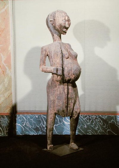 Hamile bir kadın heykeli (ahşap) by School African