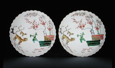 Kakiemon tarzında famille verte emayelerle süslenmiş bir çift yemek, Kangxi dönemi by School Chinese