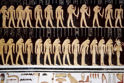 Luxor, Thebes: Krallar Vadisi, bir tapınağın iç duvarında tanrı ve tanrıça çizimi. by School Egyptian