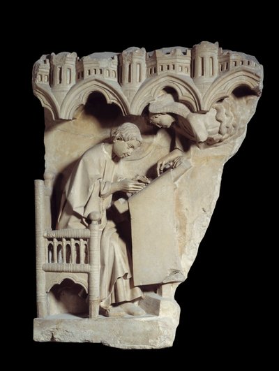 Chartres katedralinin küpünden kireçtaşı kabartma meleğinin diktesi altında bir yazar olan evangelist Saint Mathieu (Matta). Paris, Louvre Müzesi by School French
