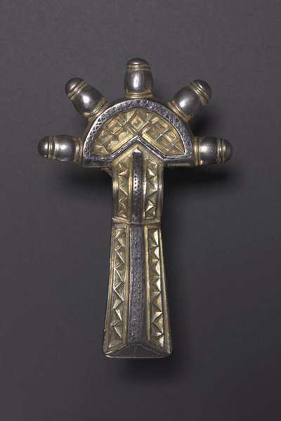 Bow Fibula, Alemannic, 500-550 (gümüş yaldız ve niello) by School German