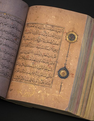 Bir Timurlu veya Aqquyunlu Kuran, İran (Çin kağıdında altın, mürekkep ve renkli pigmentler) by School Iranian