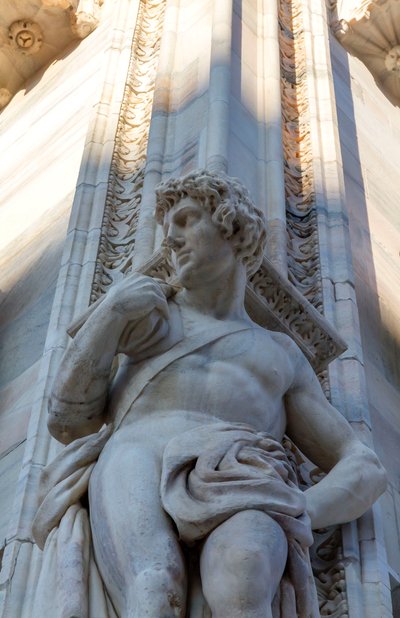 Milan katedral cephesinin Telamon